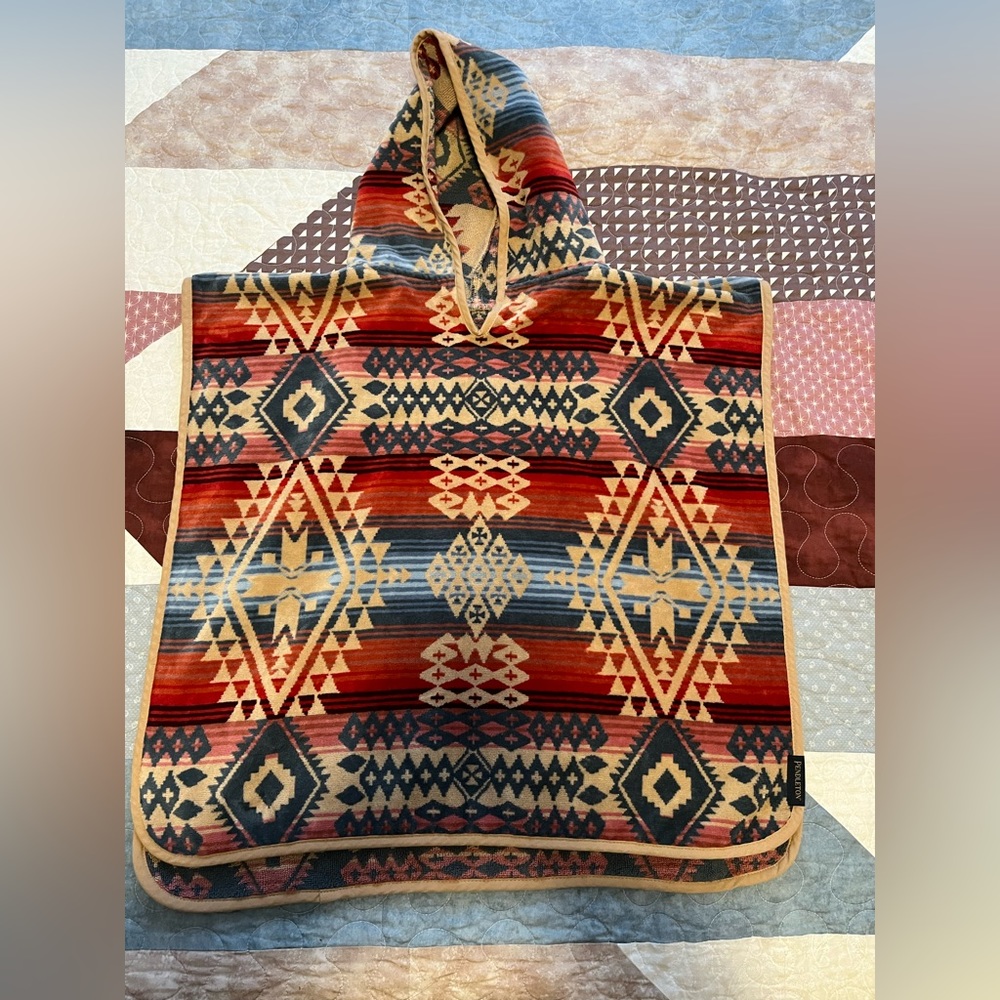 NWOT Pendleton Canyonland Hooded Children’s Towel Poncho